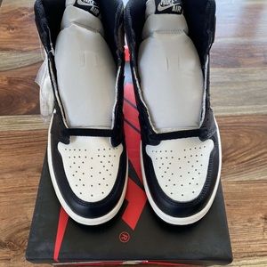 Jordan 1 Dark Mocha. size 10.5